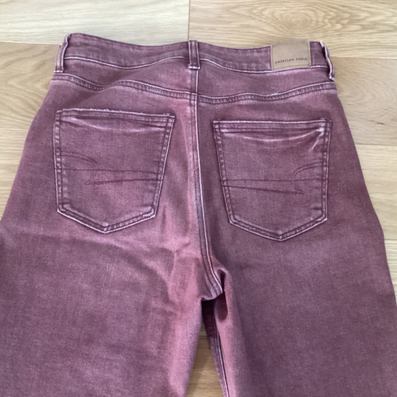 Dark burgundy color -  Mom Jean -  American Eagle Jeans -  like new - size 6 - Picture 4 of 6